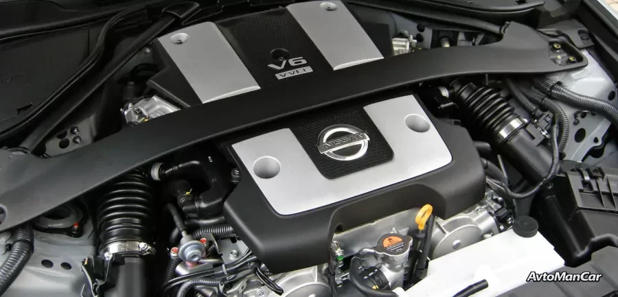 Под капотом двигатель Nissan VQ37VHR.