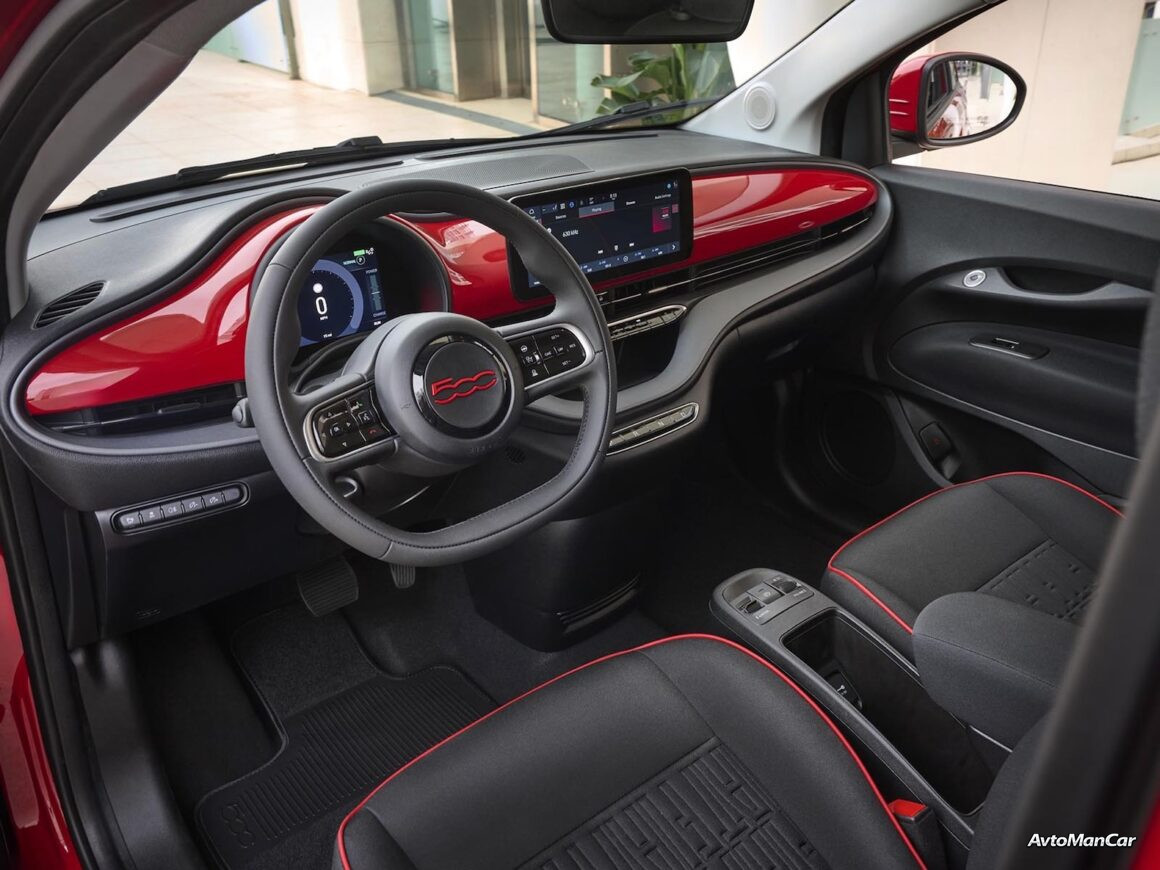 Fiat 500e 2026 года приборная панель в салоне
