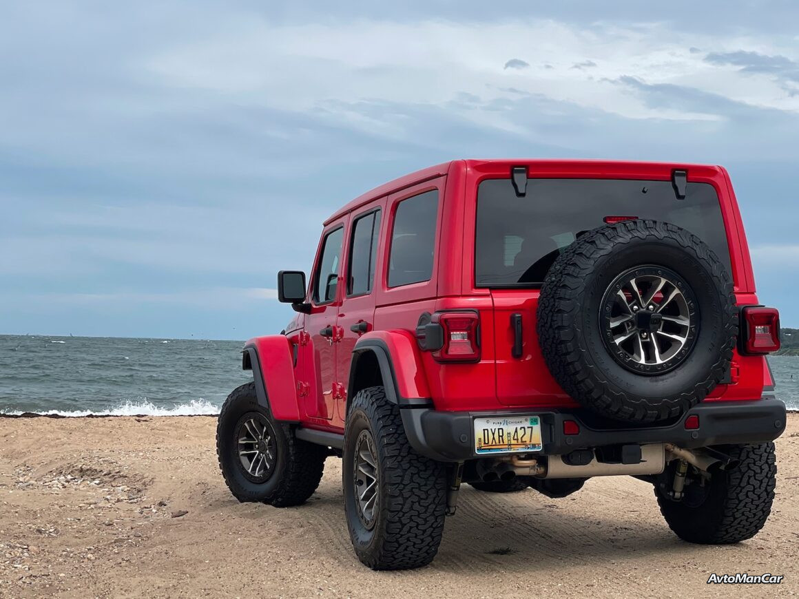 Jeep Wrangler Rubicon 392 на бездорожье
