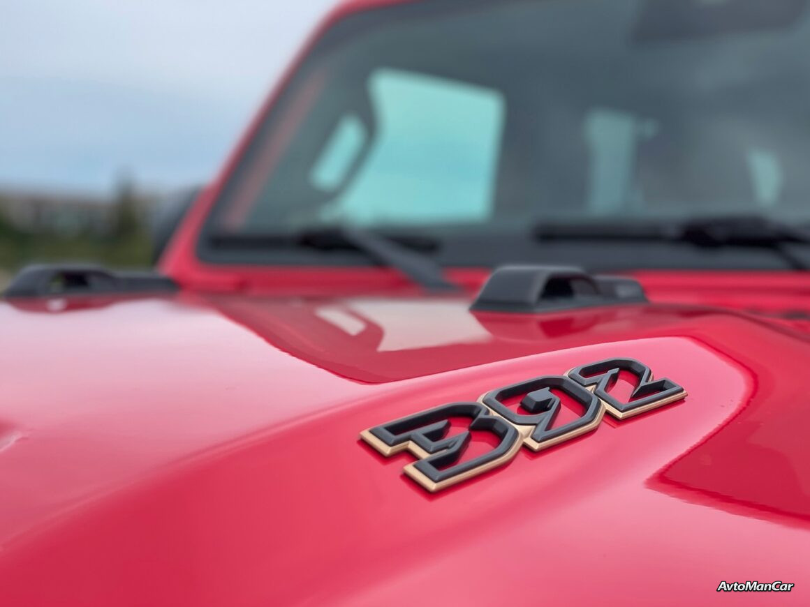 Jeep Wrangler Rubicon 392 вид спереди