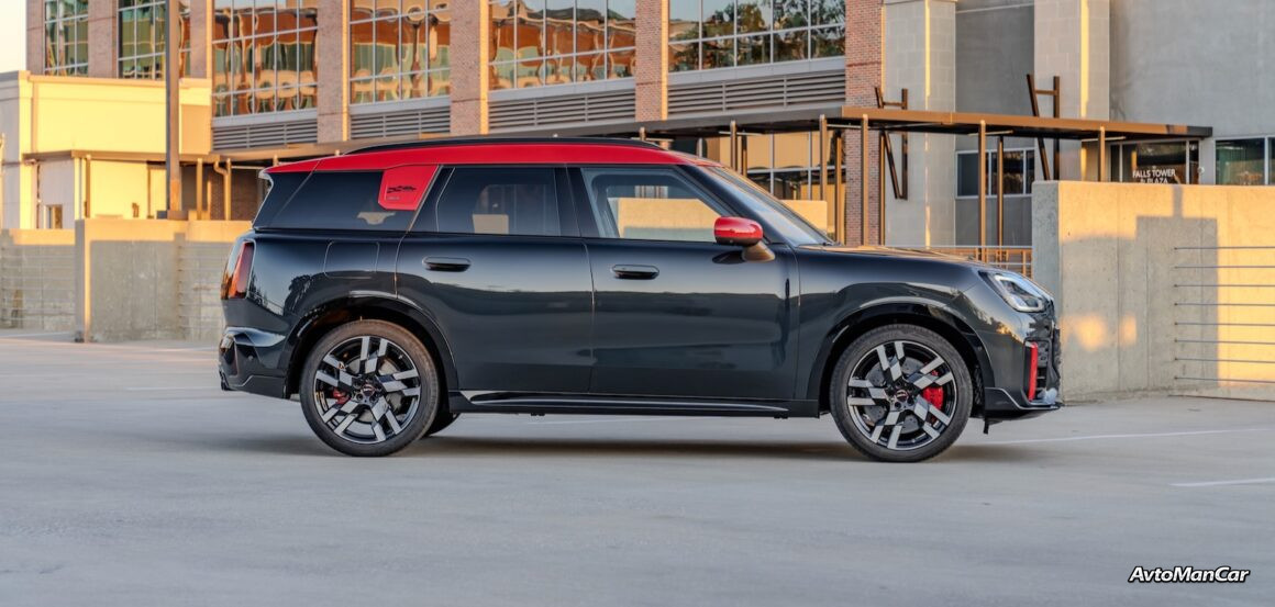 2025 John Cooper Works Mini Countryman вид спереди