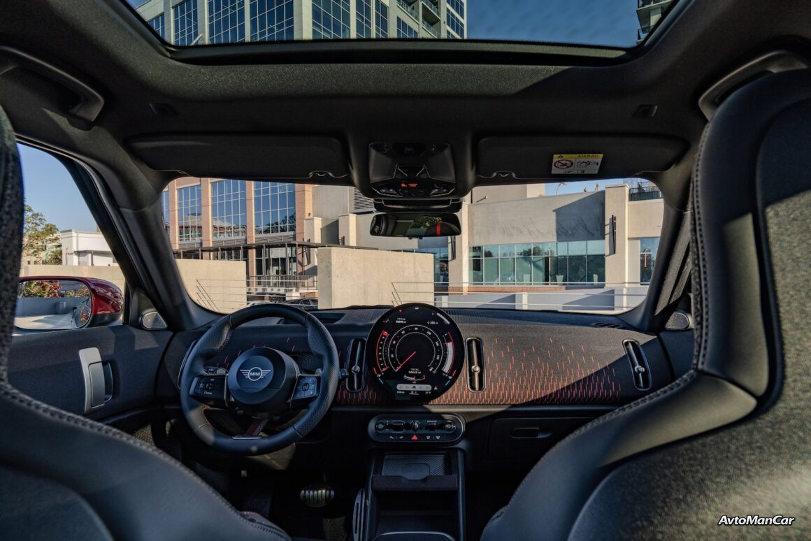2025 John Cooper Works Mini Countryman вид сзади