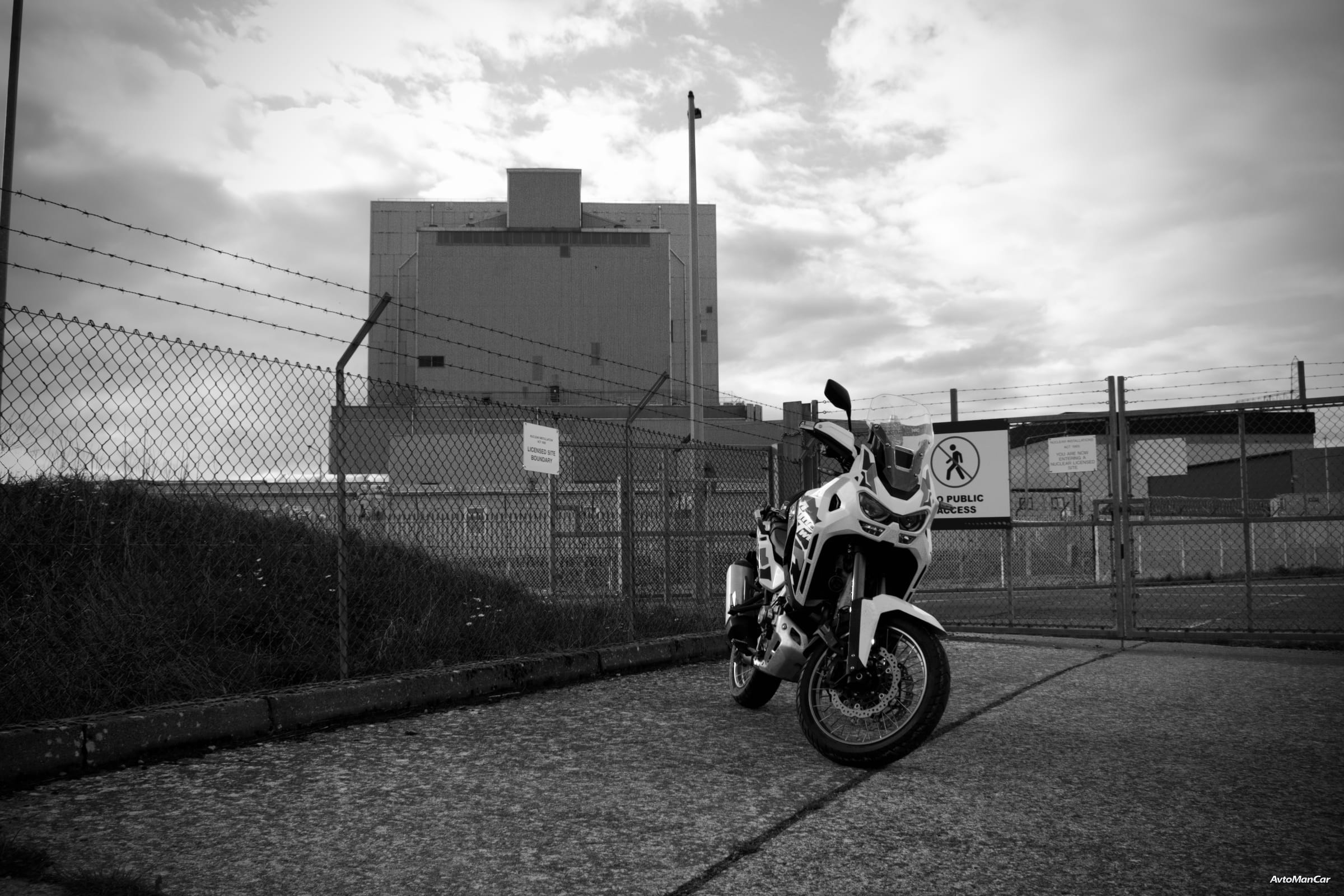 Honda Africa Twin перед электростанцией
