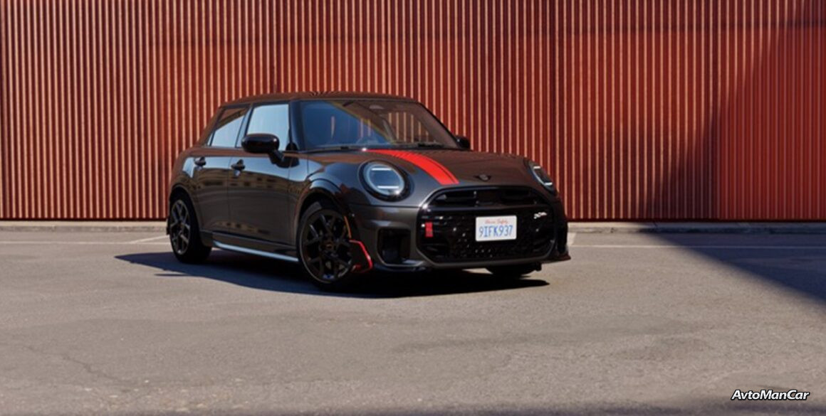 MINI Cooper S Red Line Edition в цвете Legend Grey Metallic с красной полосой