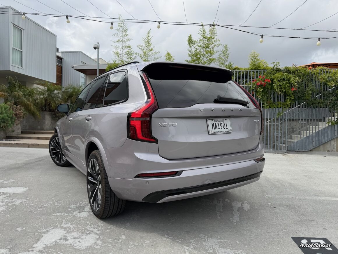 Volvo XC90 T8 2027 с фирменной светодиодной оптикой