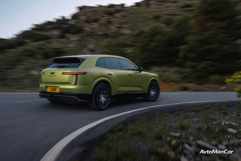Bentley Torcal 2028 — вид сбоку, демонстрирующий спортивные пропорции кузова